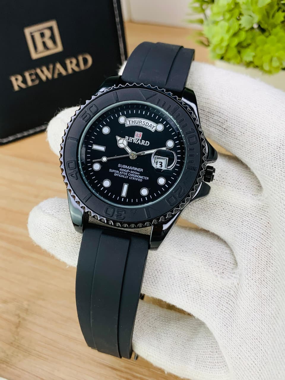 REWARD Submariner Luxury Sport Watch – Day-Date Calendar & Premium Silicone Strap